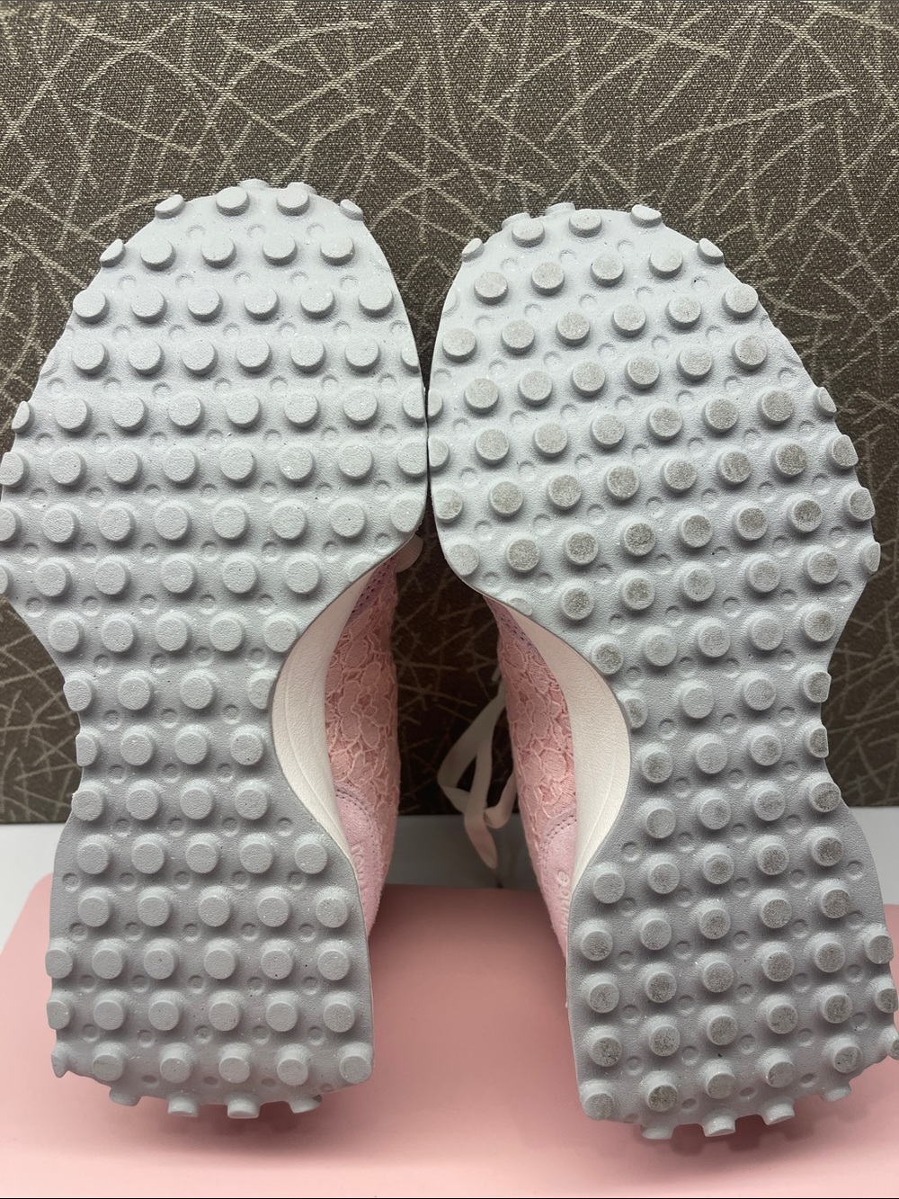 New Balance Pink Lace-Trimmed Women's Sneakers New, but without tags - Picture 5 of 9